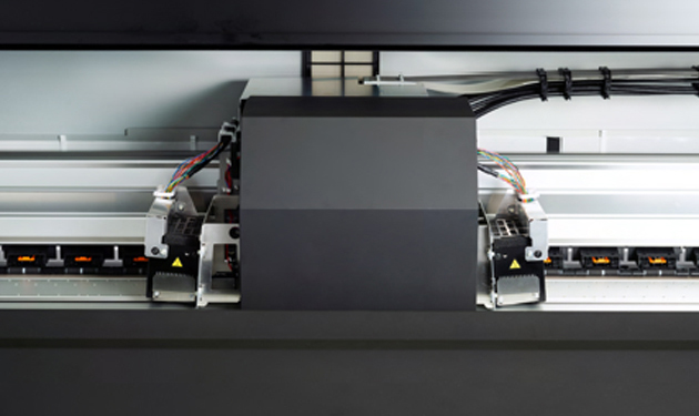 Mutoh XpertJet XPJ-1682UR rolo UV tiskalnik
